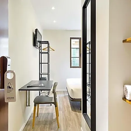 Acta Bcn 40 Hotel 2*
