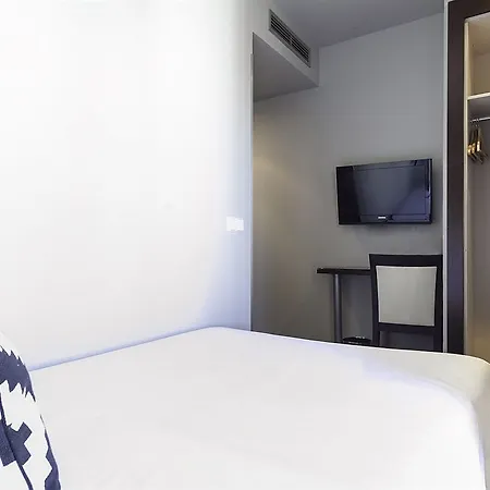 アクタ Bcn 40 ホテル 2*